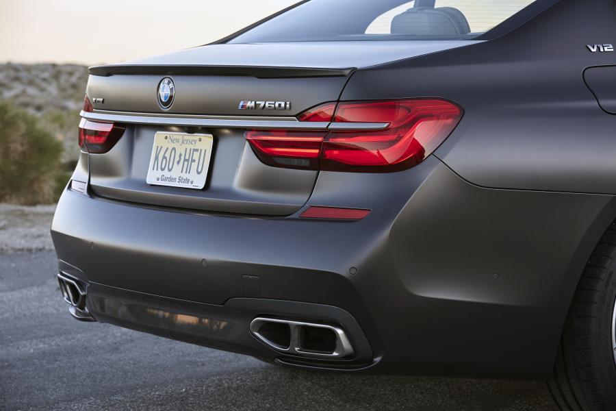 Детали экстерьера BMW M760i xDrive 2017 года  (NA) (фото 81 из 154)